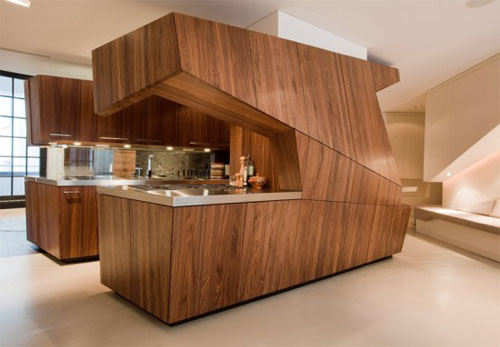 Кухни с фасадами из массива изготавливаются из твердых пород дерева: ясень