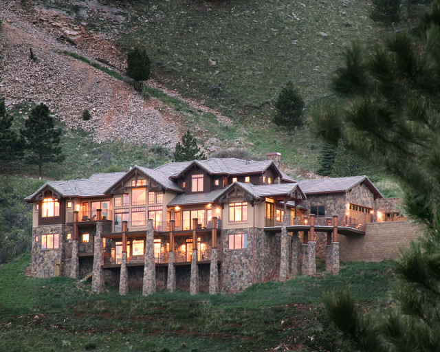 Фото отеля на склоне горы