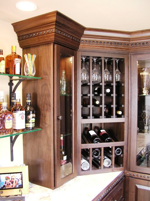 Фото шкафа для хранения коллекционных вин.