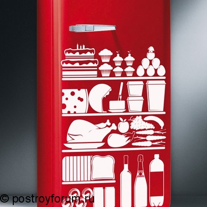 Красный холодильник с белым рисунком