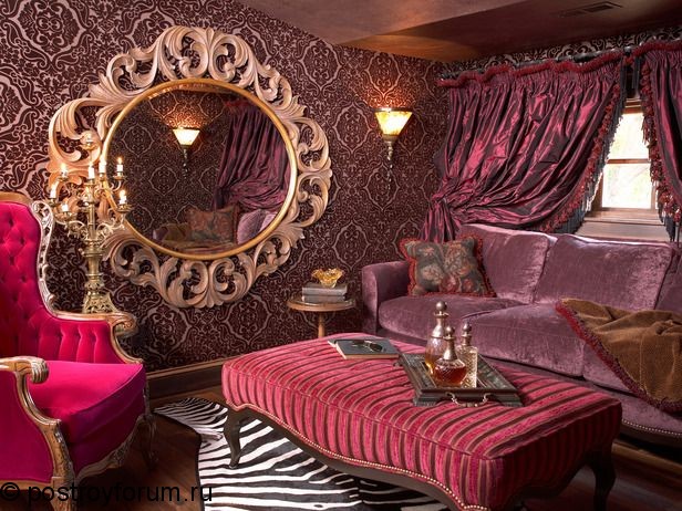 Роскошный интерьер гостиной в стиле барокко. Насыщенные красные и фиолетовые