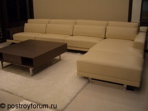 Большой, белый угловой диван