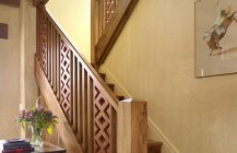 Фотография деревянной лестницы для больших домов