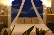 Современный дизайн спальни в пастельных тонах