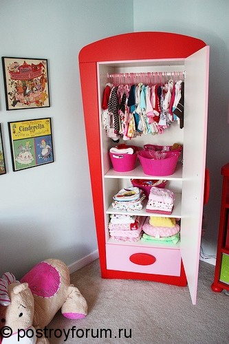 Шкаф в детской, для маленьких детей