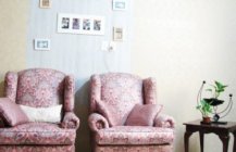 Кресла близнецы в гостиной