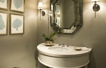 Готический дизайн туалетной комнаты